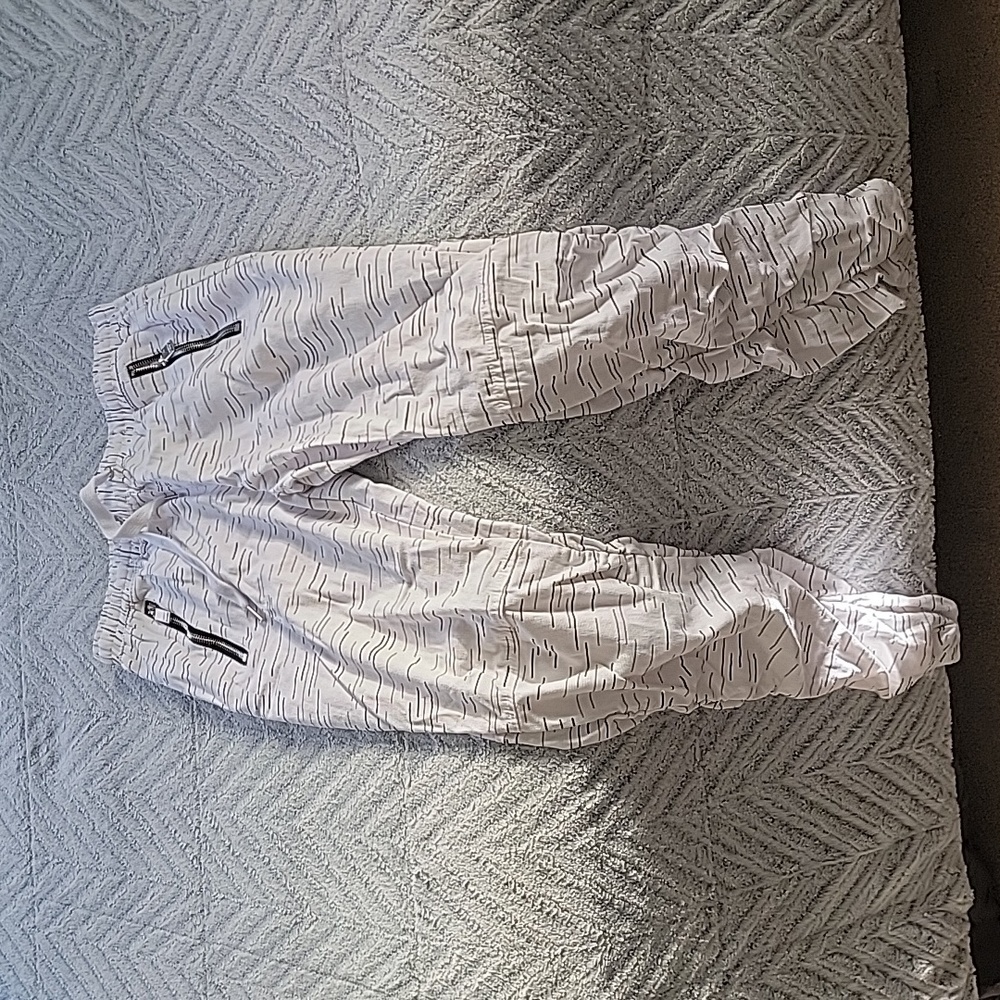 White stripes jogger 🤍